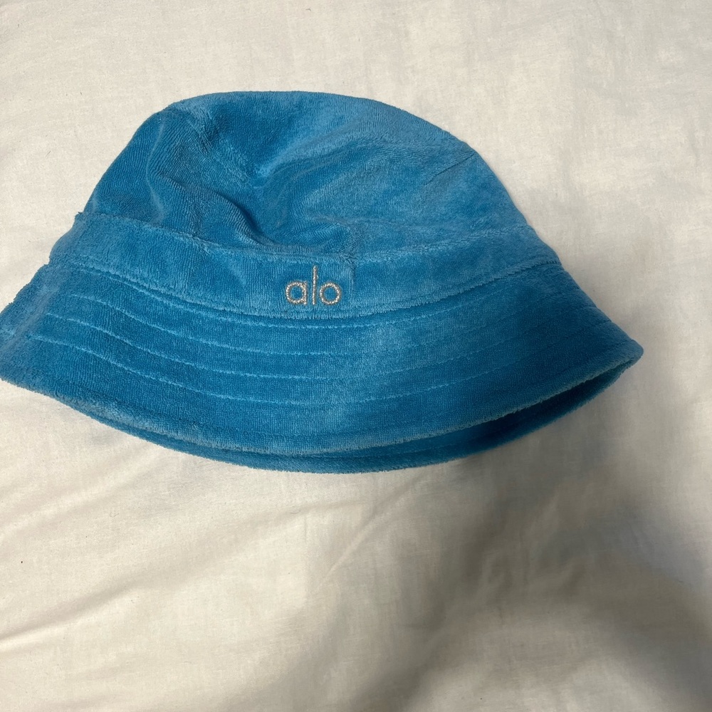 Alo Yoga Terry Buckethat